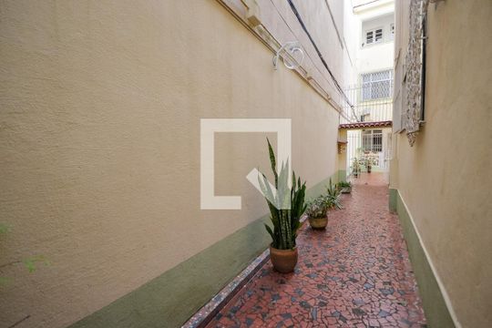 Hall de casa de condomínio para alugar com 2 quartos, 60m² em Grajau, Rio de Janeiro