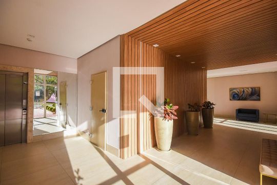 Hall social de apartamento para alugar com 3 quartos, 70m² em Jardim Henriqueta, Taboão da Serra