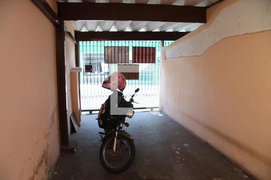 Garagem  de casa à venda com 1 quarto, 75m² em Jardim Moreira, Guarulhos