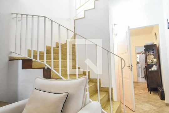Escada  de casa à venda com 4 quartos, 200m² em Brooklin Paulista, São Paulo