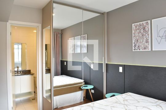 Suíte  de apartamento à venda com 2 quartos, 65m² em Tingui, Curitiba