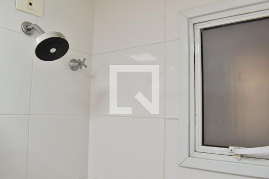 Banheiro de apartamento à venda com 2 quartos, 65m² em Tingui, Curitiba