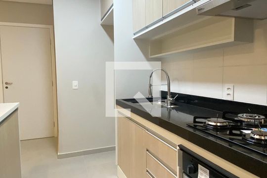 Cozinha de apartamento para alugar com 2 quartos, 52m² em Alphaville Empresarial, Barueri