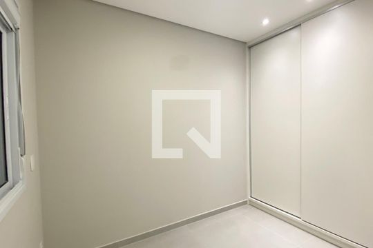 Quarto 2 de apartamento para alugar com 2 quartos, 52m² em Alphaville Empresarial, Barueri