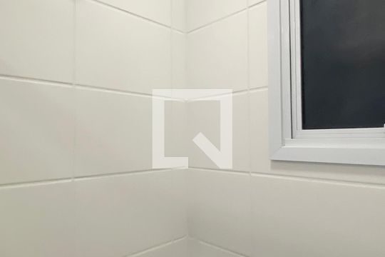 Banheiro de apartamento para alugar com 2 quartos, 52m² em Alphaville Empresarial, Barueri