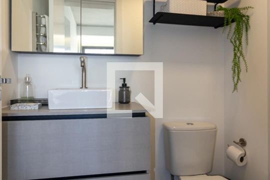 Banheiro da Suíte de kitnet/studio à venda com 1 quarto, 29m² em Vila Nova Conceição, São Paulo
