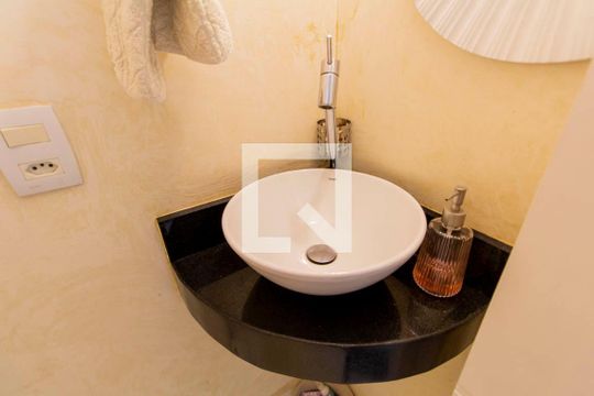 Lavabo de casa à venda com 3 quartos, 156m² em Cidade Antônio Estevão de Carvalho, São Paulo