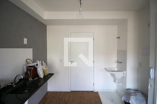 Cozinha de apartamento para alugar com 1 quarto, 32m² em Cidade Satélite Santa Bárbara, São Paulo