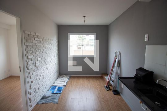Cozinha de apartamento para alugar com 1 quarto, 32m² em Cidade Satélite Santa Bárbara, São Paulo