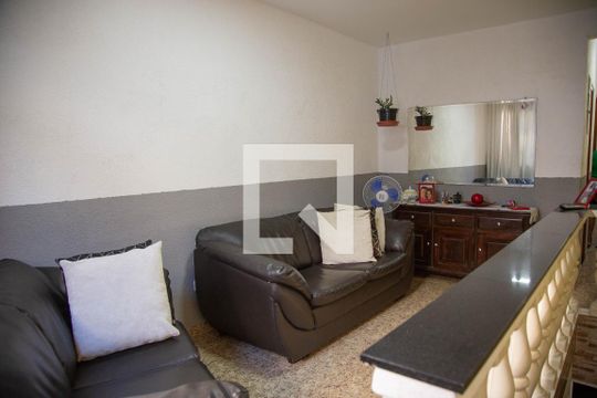 Sala de casa à venda com 2 quartos, 120m² em Jardim Roberto, Osasco