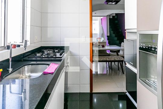 Cozinha de apartamento à venda com 2 quartos, 110m² em Ouro Preto, Belo Horizonte