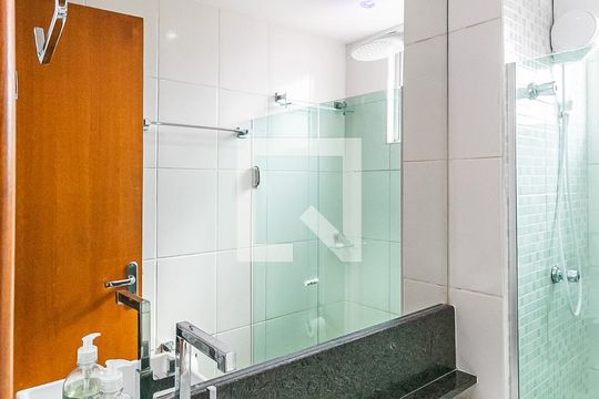 Banheiro de apartamento à venda com 2 quartos, 110m² em Ouro Preto, Belo Horizonte