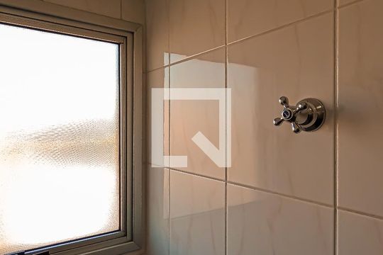 Banheiro de apartamento para alugar com 2 quartos, 62m² em Vila Capitão Rabelo, Guarulhos