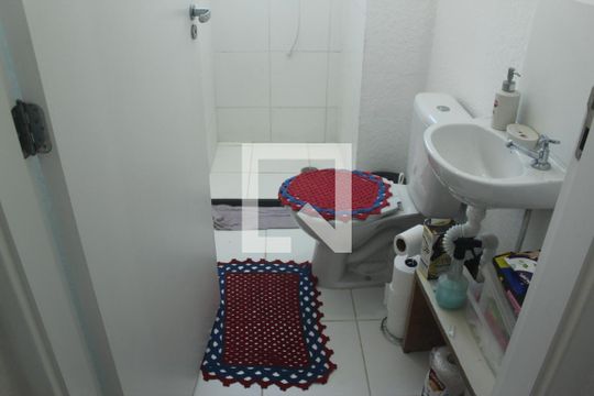 Banheiro de apartamento à venda com 2 quartos, 44m² em Usina Piratininga, São Paulo