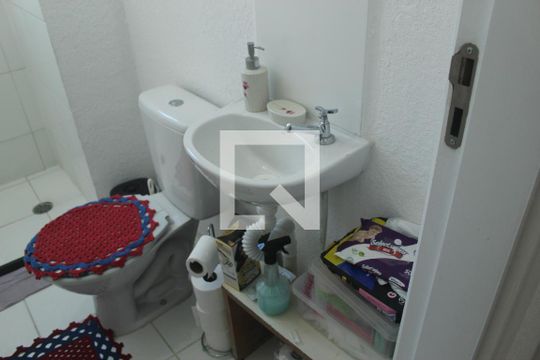 Banheiro de apartamento à venda com 2 quartos, 44m² em Usina Piratininga, São Paulo
