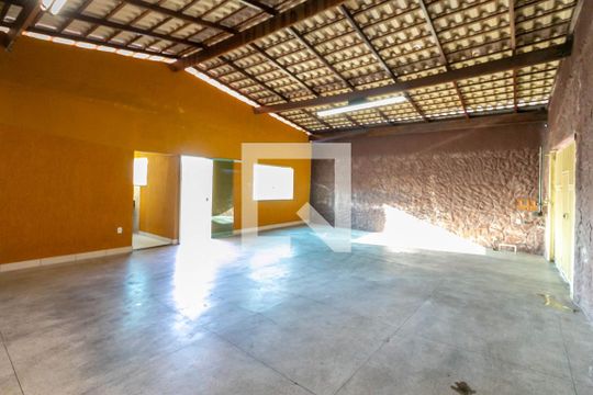 Garagem de casa à venda com 2 quartos, 360m² em Santa Helena (barreiro), Belo Horizonte