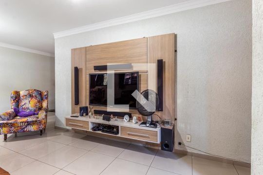 Sala de casa à venda com 3 quartos, 280m² em Jardim Maria Helena, Guarulhos