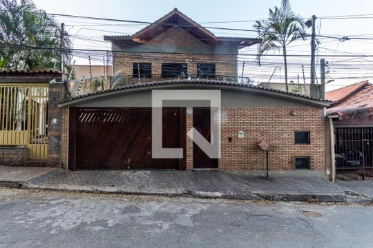 Fachada de casa à venda com 3 quartos, 280m² em Jardim Maria Helena, Guarulhos