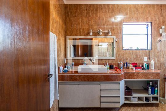 Banheiro Quarto 2  de casa à venda com 3 quartos, 280m² em Jardim Maria Helena, Guarulhos