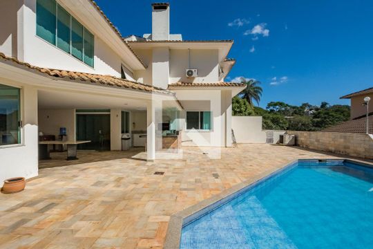 Piscina - Quintal  de casa de condomínio à venda com 4 quartos, 700m² em Residencial Sul, Nova Lima