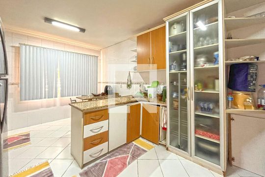 Cozinha de casa à venda com 3 quartos, 267m² em Guarujá, Porto Alegre
