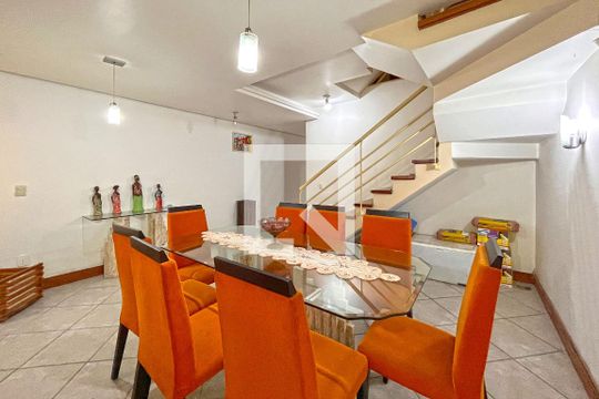 Sala de Jantar de casa à venda com 3 quartos, 267m² em Guarujá, Porto Alegre