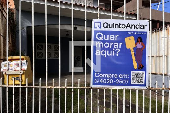 Fachada de casa à venda com 3 quartos, 267m² em Guarujá, Porto Alegre