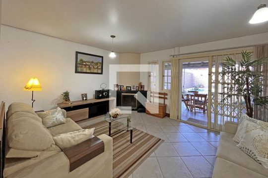 Sala Dois Ambientes de casa à venda com 3 quartos, 267m² em Guarujá, Porto Alegre