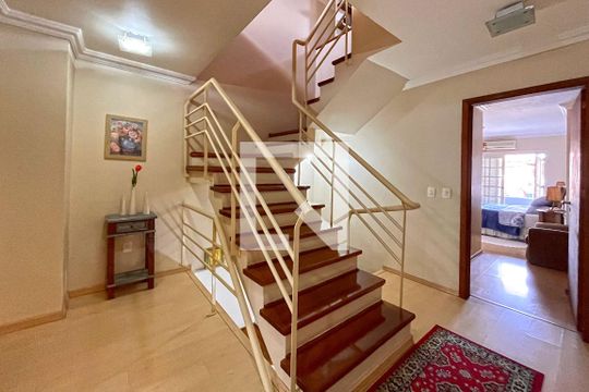 Hall de casa à venda com 3 quartos, 267m² em Guarujá, Porto Alegre
