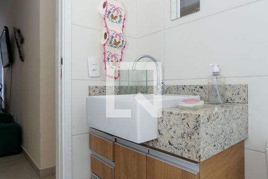Banheiro do Quarto 3 de apartamento para alugar com 3 quartos, 93m² em Nova Suíssa, Belo Horizonte