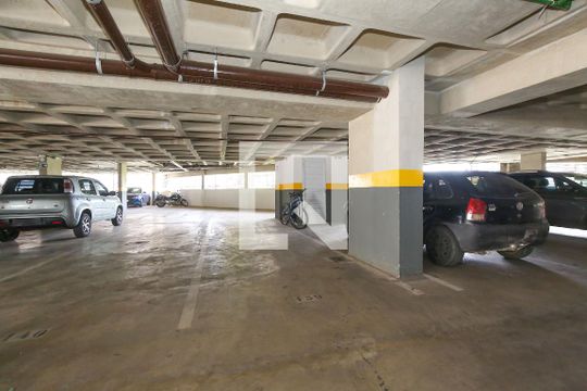 Garagem de apartamento para alugar com 3 quartos, 93m² em Nova Suíssa, Belo Horizonte