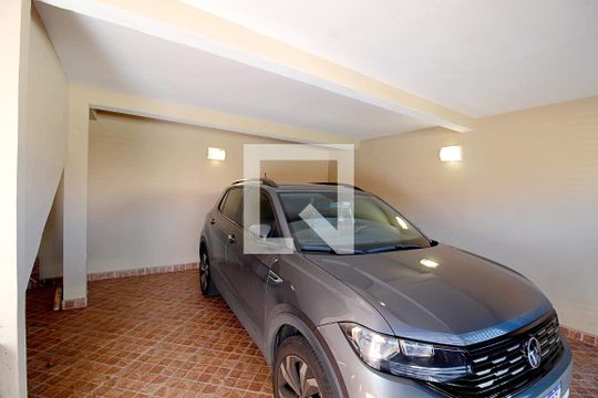 Garagem de casa à venda com 3 quartos, 219m² em Jardim Taboao, São Paulo