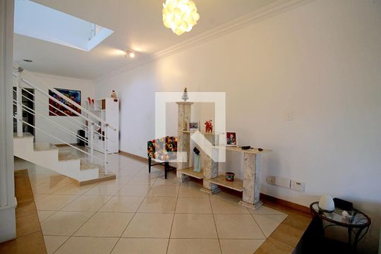 Sala de casa à venda com 3 quartos, 219m² em Jardim Taboao, São Paulo