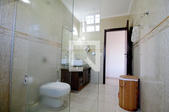 Banheiro da Suíte 1 de casa à venda com 3 quartos, 219m² em Jardim Taboao, São Paulo