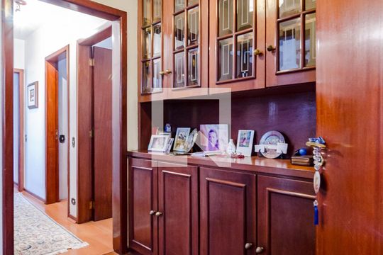 Corredor de apartamento à venda com 3 quartos, 170m² em Paraíso, São Paulo