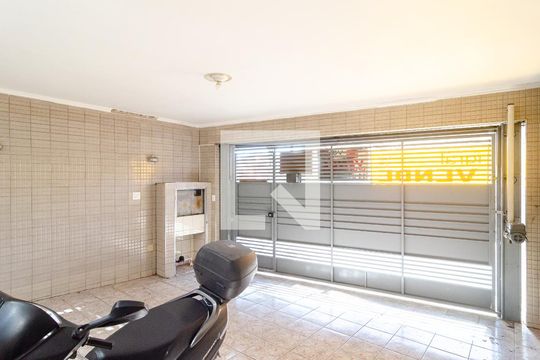 Garagem de casa à venda com 3 quartos, 138m² em Jardim Oriental, São Paulo
