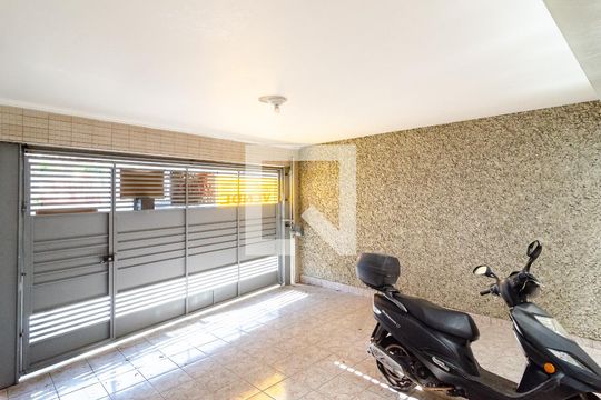 Garagem de casa à venda com 3 quartos, 138m² em Jardim Oriental, São Paulo