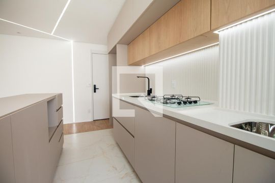 Cozinha de apartamento à venda com 2 quartos, 61m² em Chácara Santo Antônio, São Paulo
