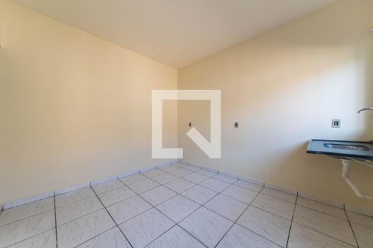 Cozinha de apartamento para alugar com 1 quarto, 35m² em Vila Santo Estefano, São Paulo