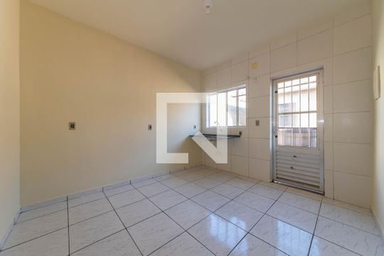 Cozinha de apartamento para alugar com 1 quarto, 35m² em Vila Santo Estefano, São Paulo