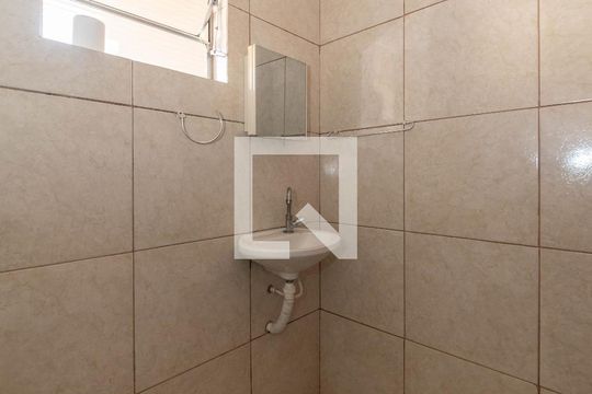 Banheiro de apartamento para alugar com 1 quarto, 35m² em Vila Santo Estefano, São Paulo