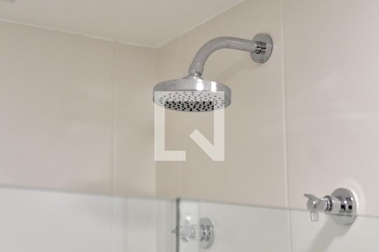 Banheiro de kitnet/studio à venda com 1 quarto, 23m² em República, São Paulo