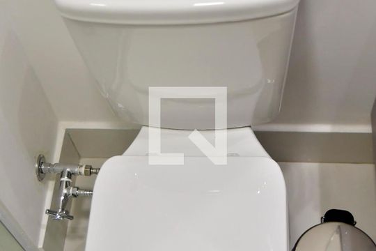 Banheiro de kitnet/studio à venda com 1 quarto, 23m² em República, São Paulo
