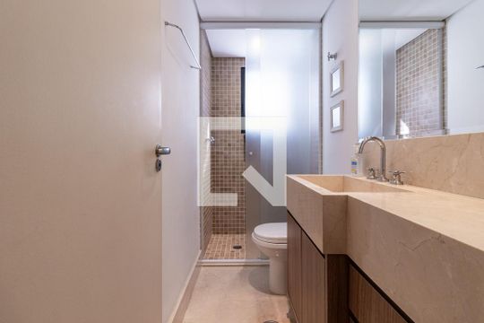 Banheiro Social Inferior de apartamento à venda com 3 quartos, 188m² em Vila Olímpia, São Paulo