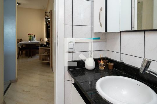 Banheiro de apartamento à venda com 2 quartos, 52m² em Paulicéia, São Bernardo do Campo