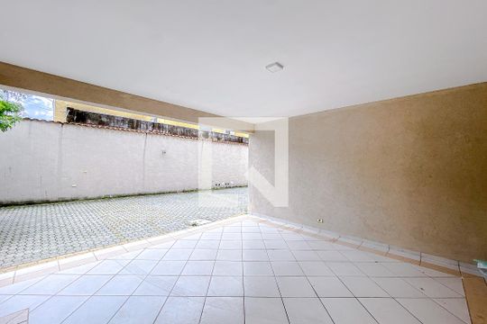 Garagem de casa à venda com 3 quartos, 256m² em Quarta Parada, São Paulo