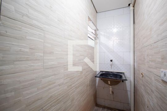 Área de Serviço de casa para alugar com 1 quarto, 30m² em Jardim Primeiro de Maio (chacara Fazendinha), Osasco