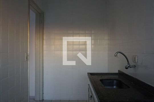 Cozinha de apartamento para alugar com 1 quarto, 41m² em Vila Lageado, São Paulo