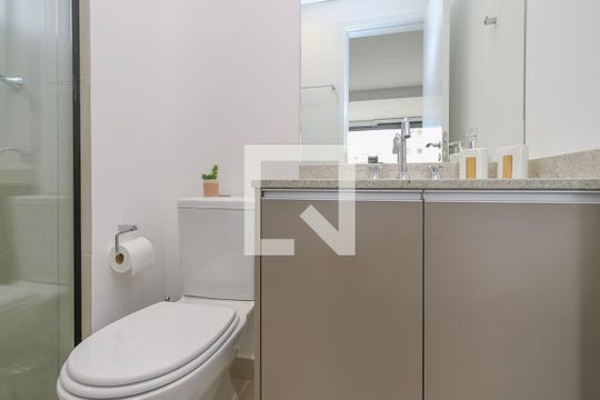 Banheiro de kitnet/studio para alugar com 1 quarto, 31m² em Campo Belo, São Paulo