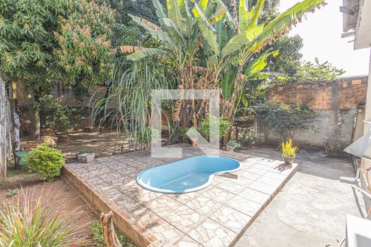 Quintal de casa à venda com 4 quartos, 400m² em São Francisco, Belo Horizonte
